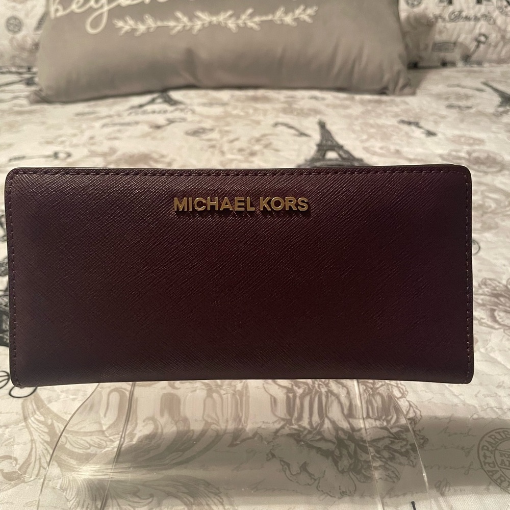 Michael Kors snapped wallet color is burgundy or wine with mauve inside
